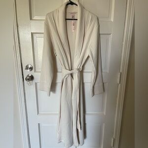 NWT Victoria’s Secret Women’s Robe M/L